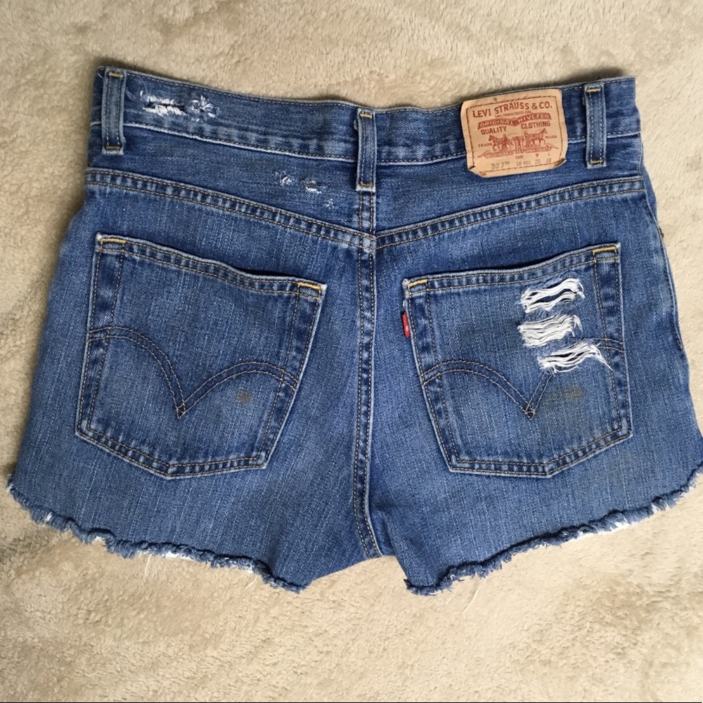 Levi’s Dark Wash Cut-Off Shorts